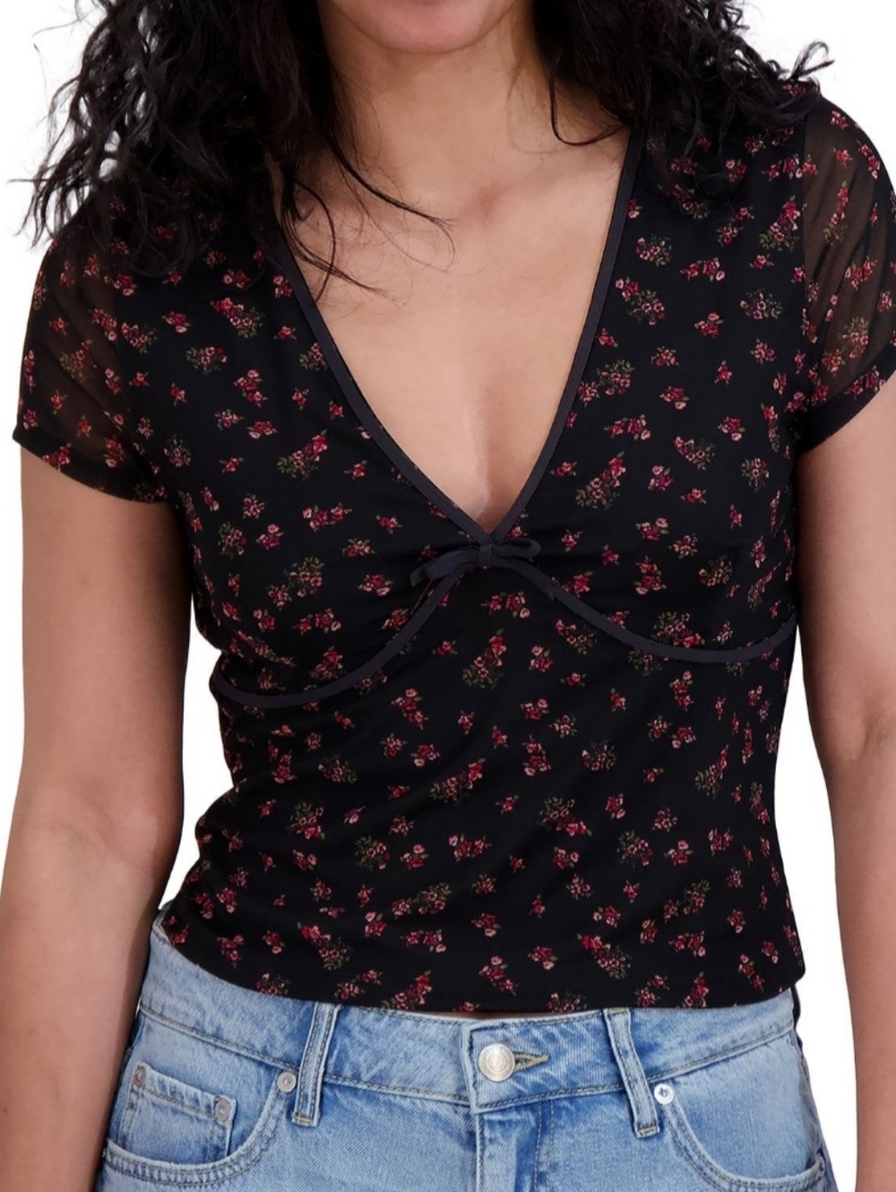 Aeropostale Black Short Sleeve V-Neck Tie-Front Crop Top with Red Floral Print